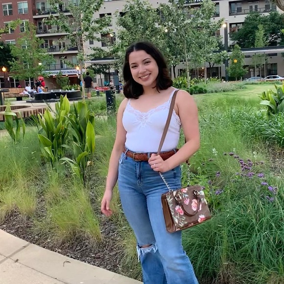 Meet your Posher, Heidi - Picture 1 of 1